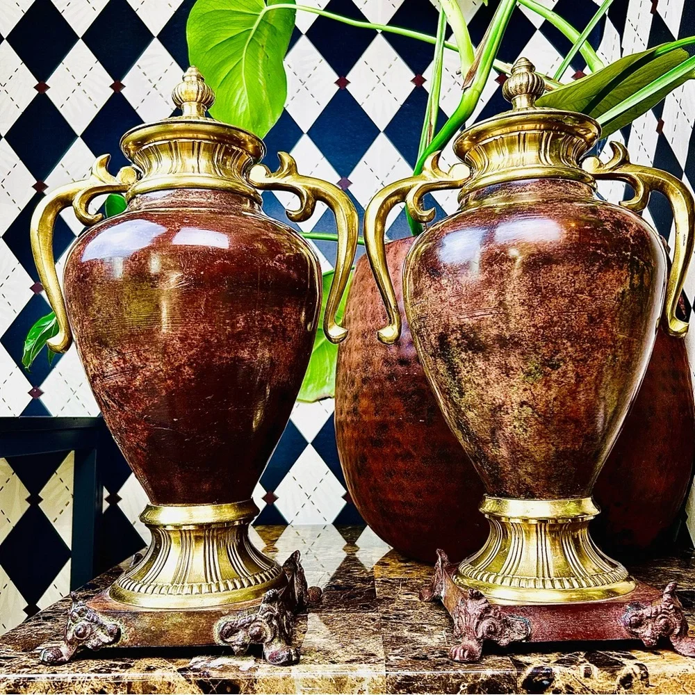 Neoclassical Gilt Metal Urn Pair Mid Century Modern‎ Hollywood Regency Luxury - Picture 9 of 16